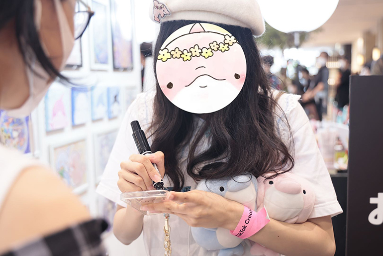 「ゆるふわ」イラストレーターみいるかは顔バレしてる？プロフまとめ